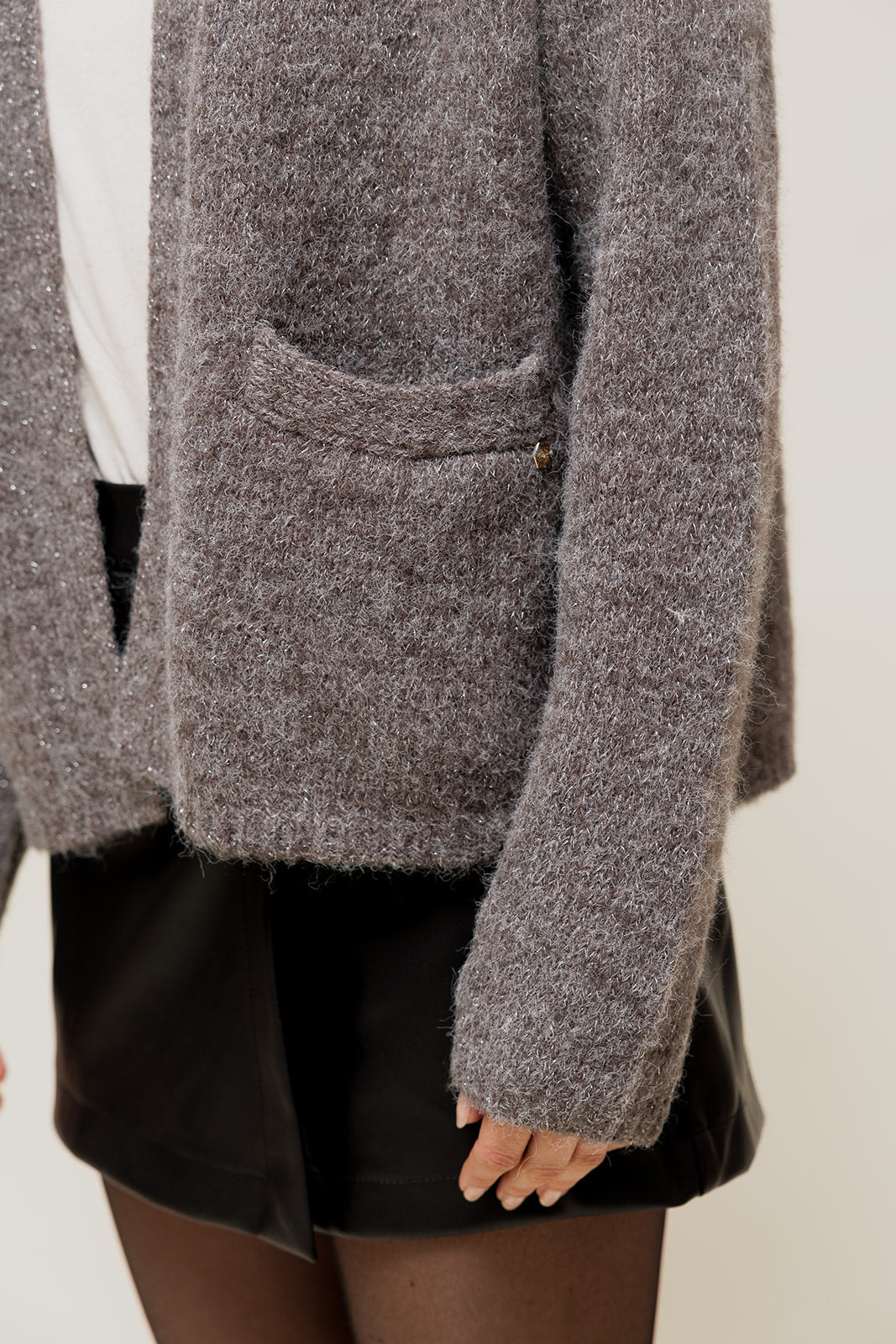 TARYNA - Gilet Ouvert Scintillant à Poches Gris