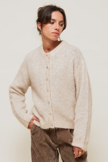 DELYA - Gilet Col Rond en Maille Alpaga Beige