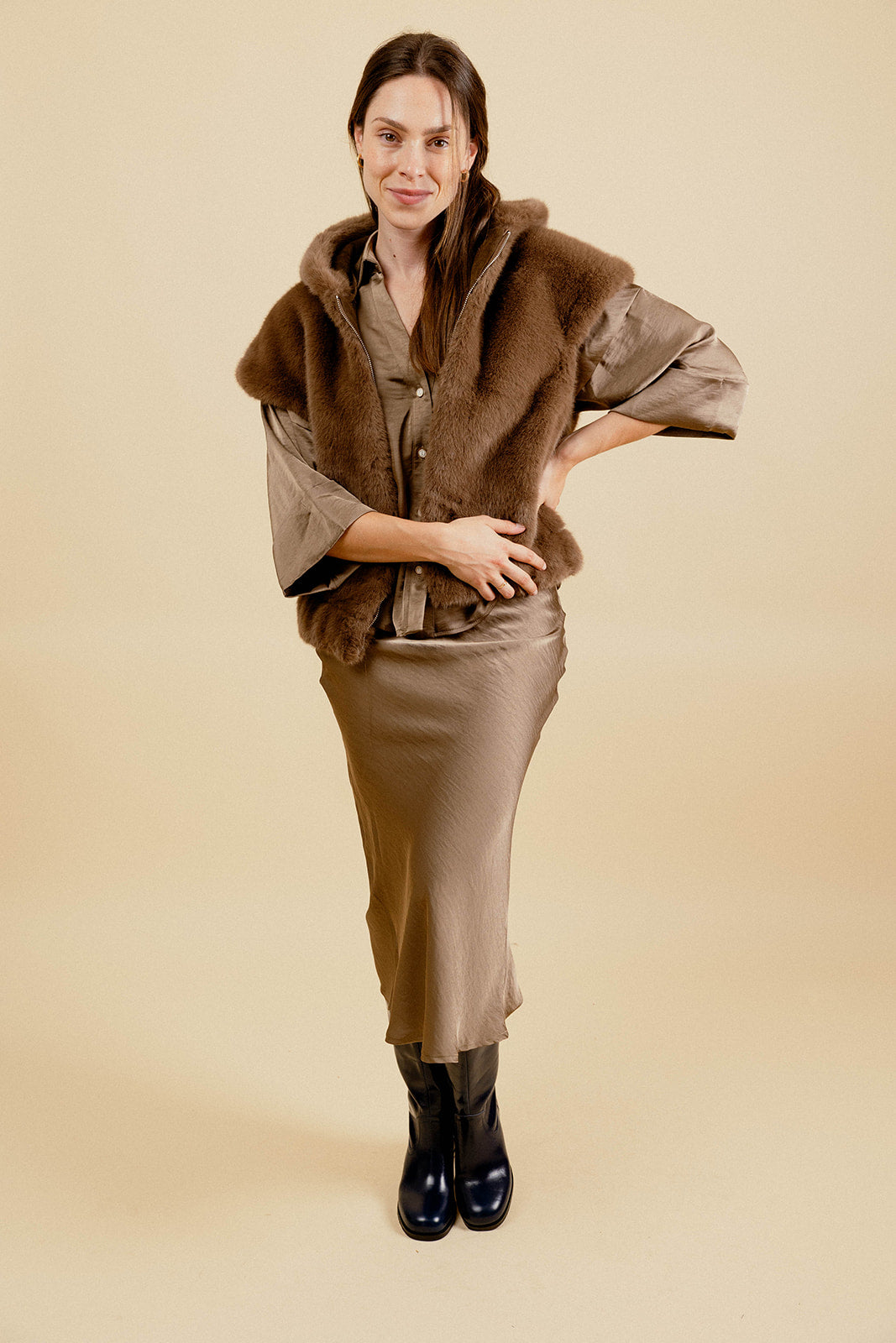GABRIEL SLEEVELESS COAT - CHOCO