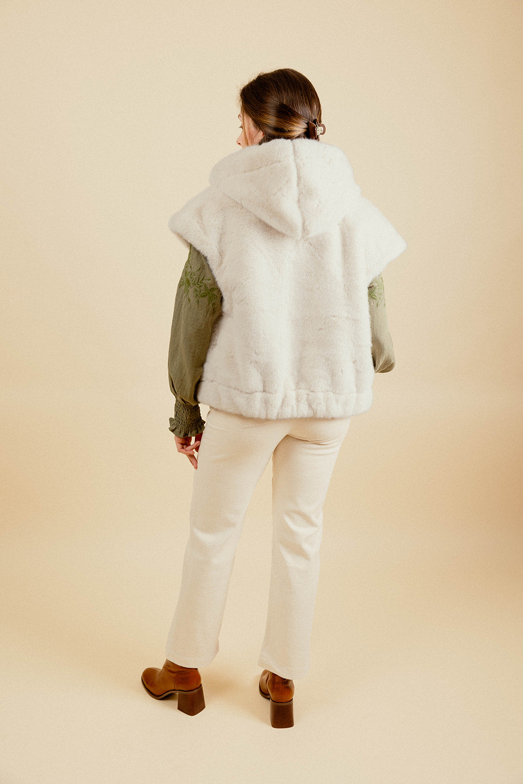 GABRIEL SLEEVELESS COAT - ECRU