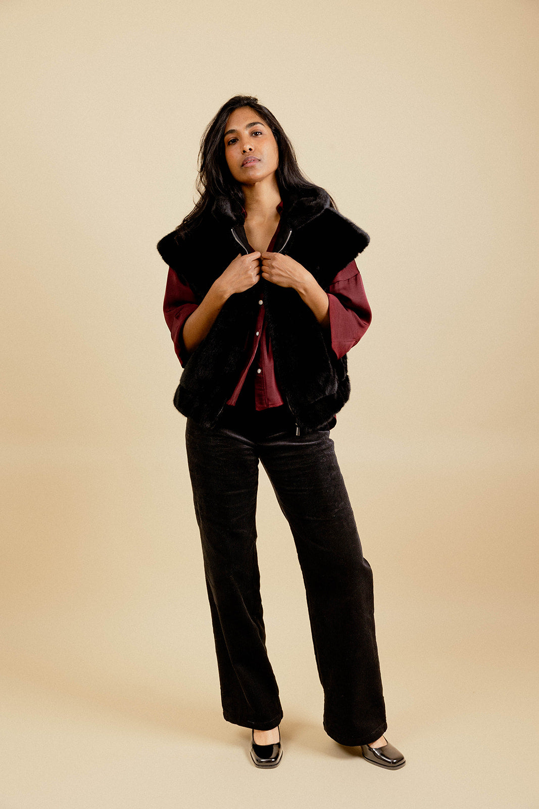 GABRIEL SLEEVELESS COAT - BLACK