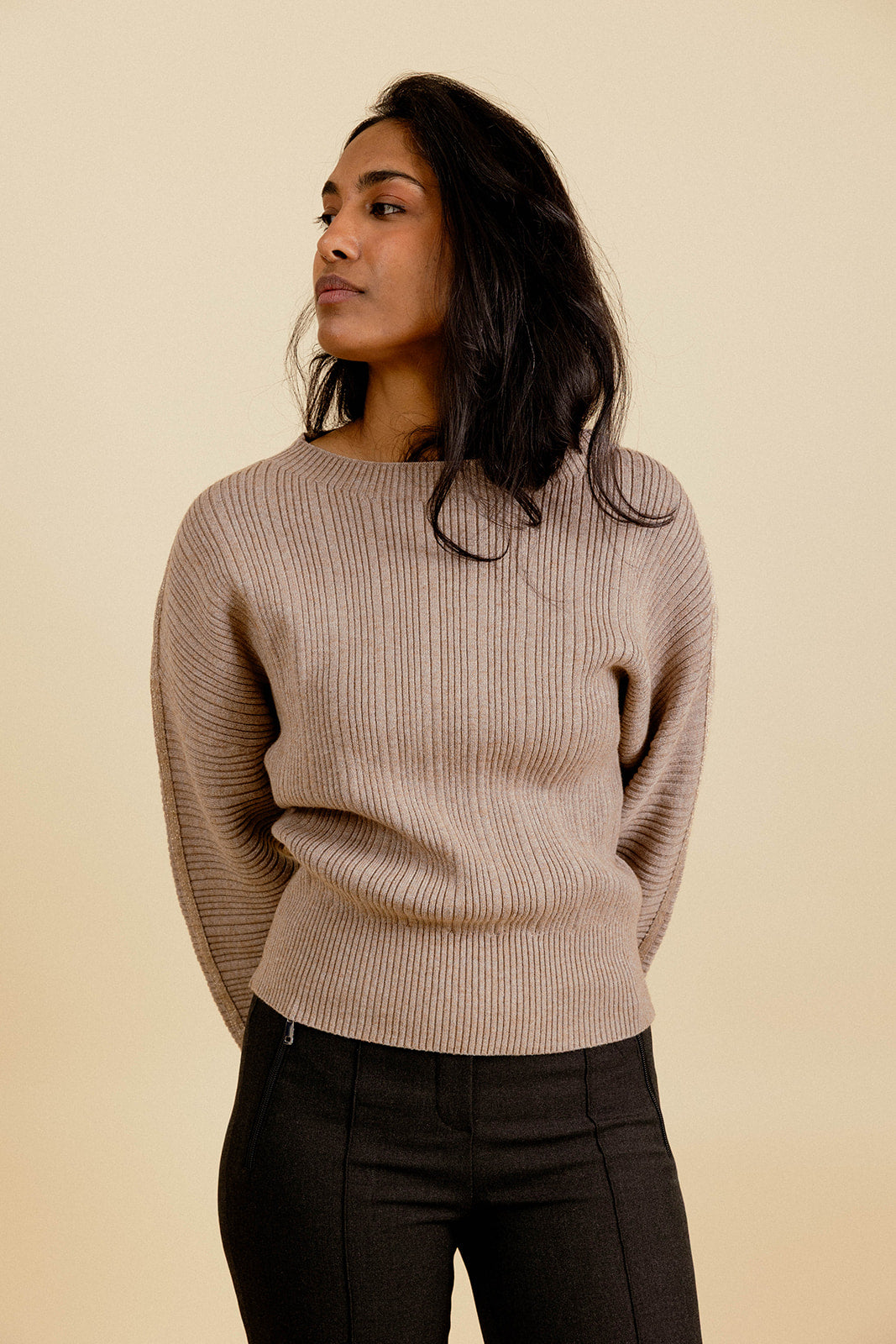 HUGO SWEATER - CHAMPAGNE