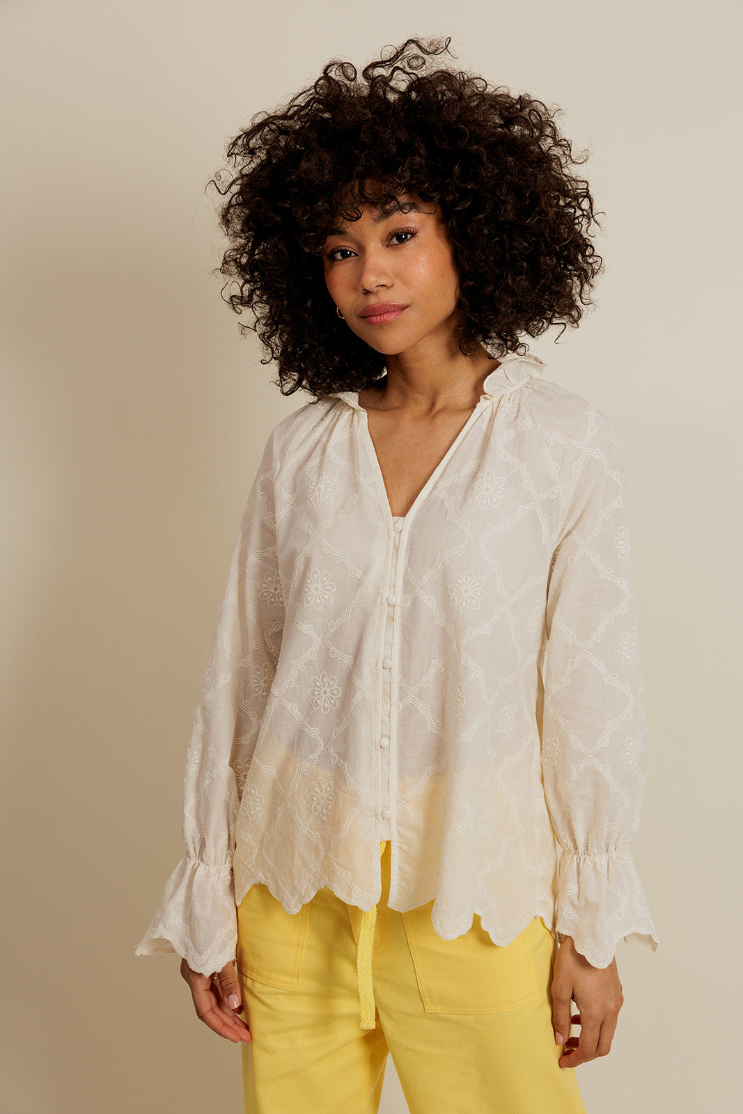 MADISON - Blouse Beige à Volants et Broderies