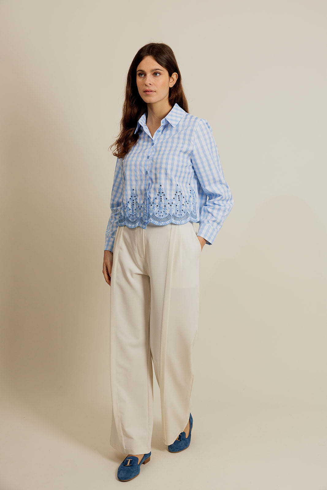 MAËLYS - Chemise à Carreaux Bleue Femme avec Broderies