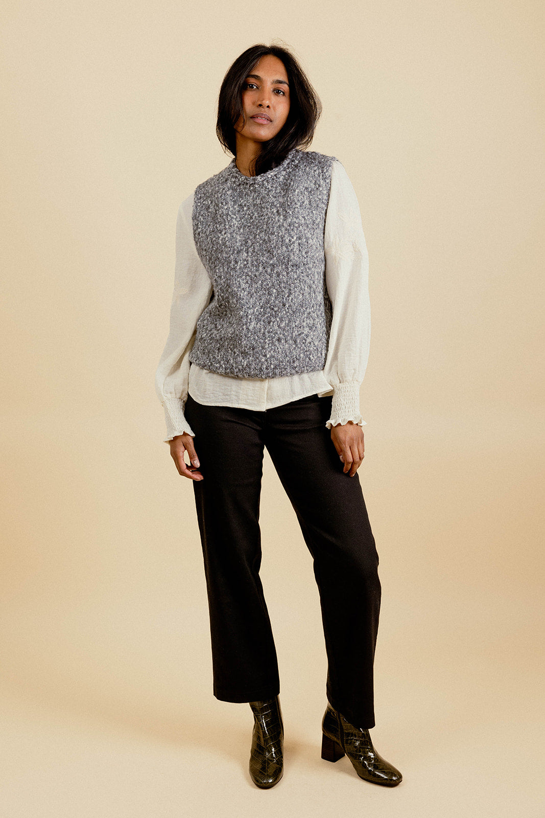 MATHILDA SLEEVELESS SWEATER - BLACK
