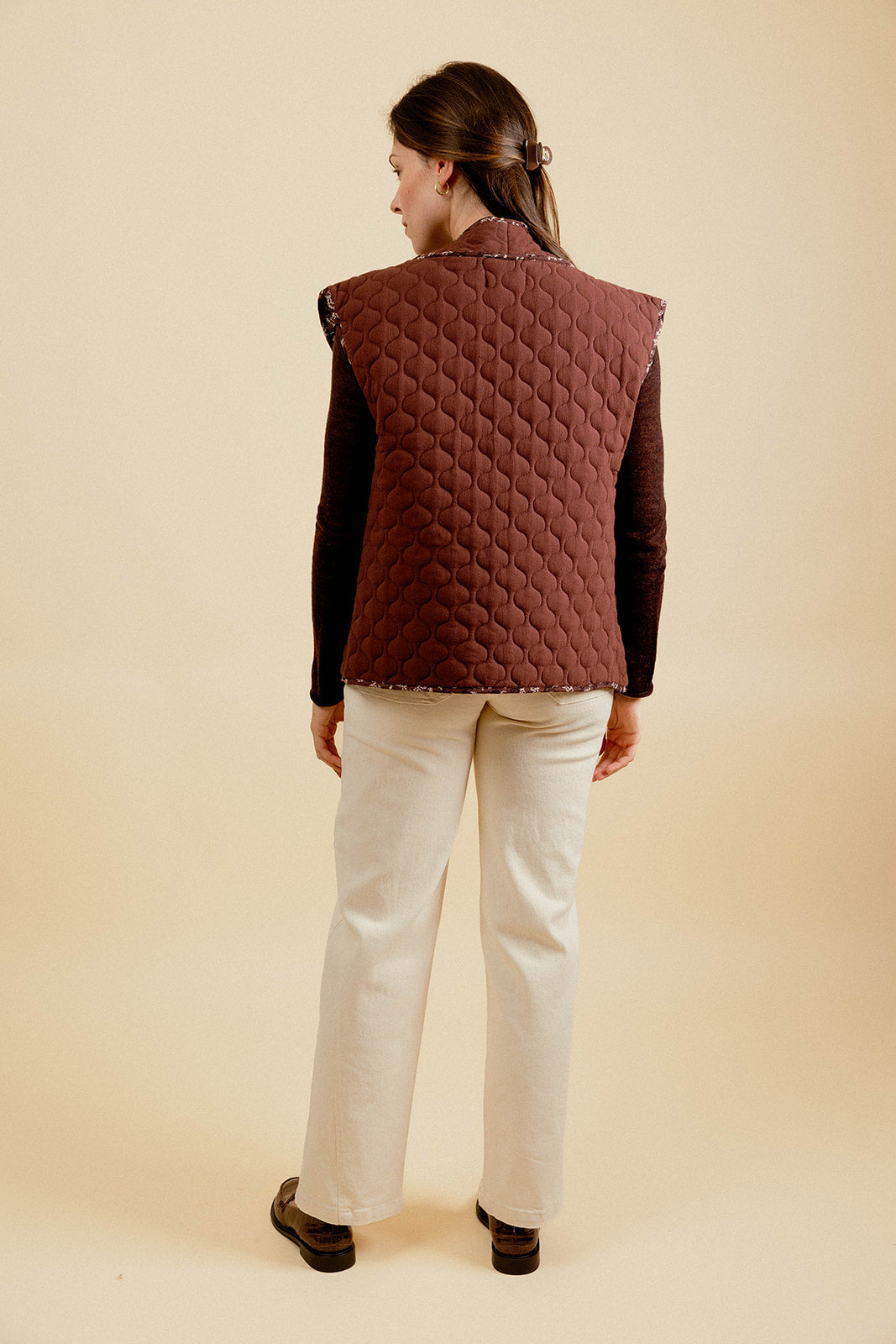 MIRA SLEEVELESS COAT - BROWN 