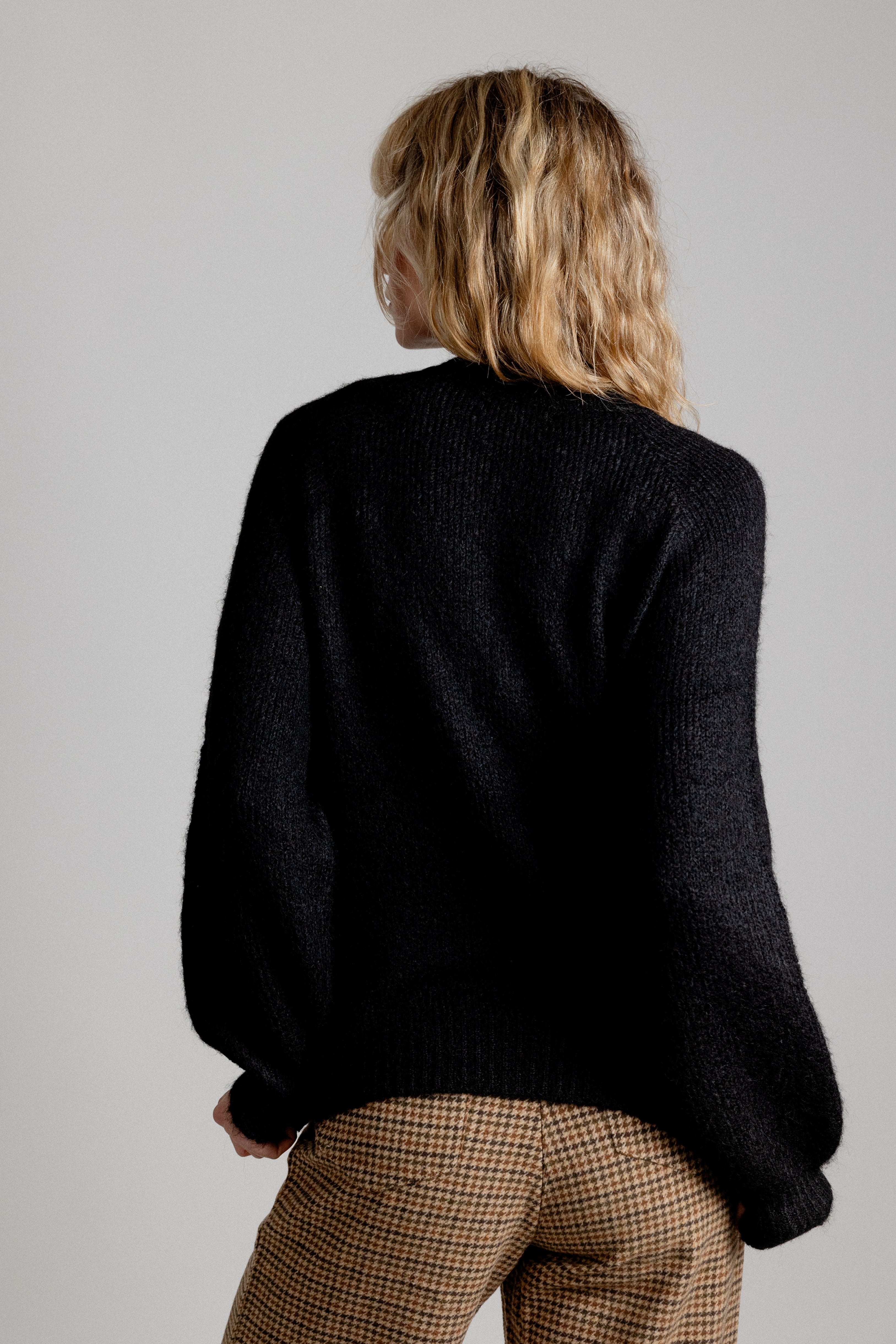 NICE SWEATER - BLACK