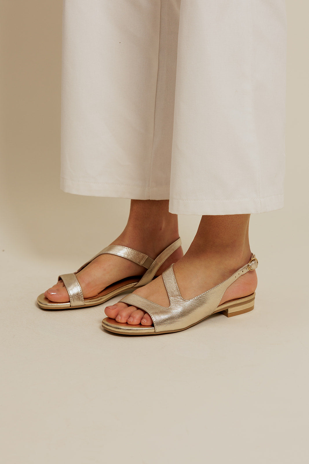 ASHLEY - Sandales Plates en Cuir Doré/Platine