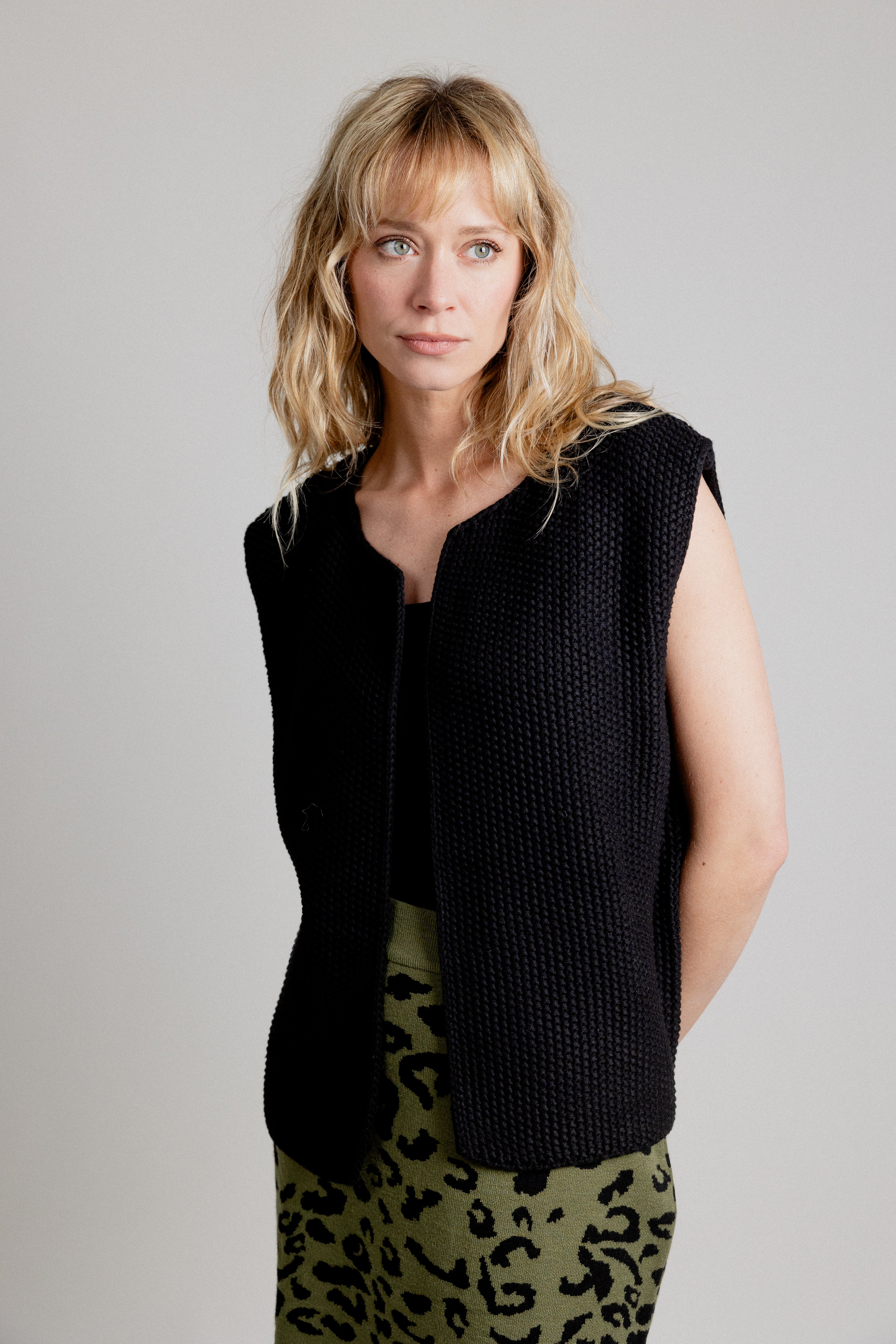 RIM VEST - BLACK