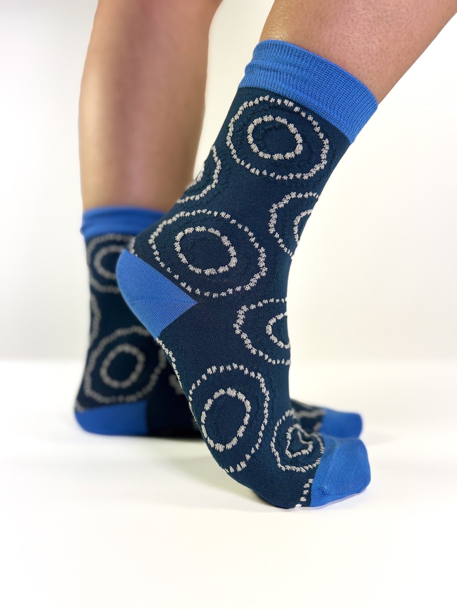 CIRCLE - Chaussettes à Motifs Orbitaux Indigo & Cyan