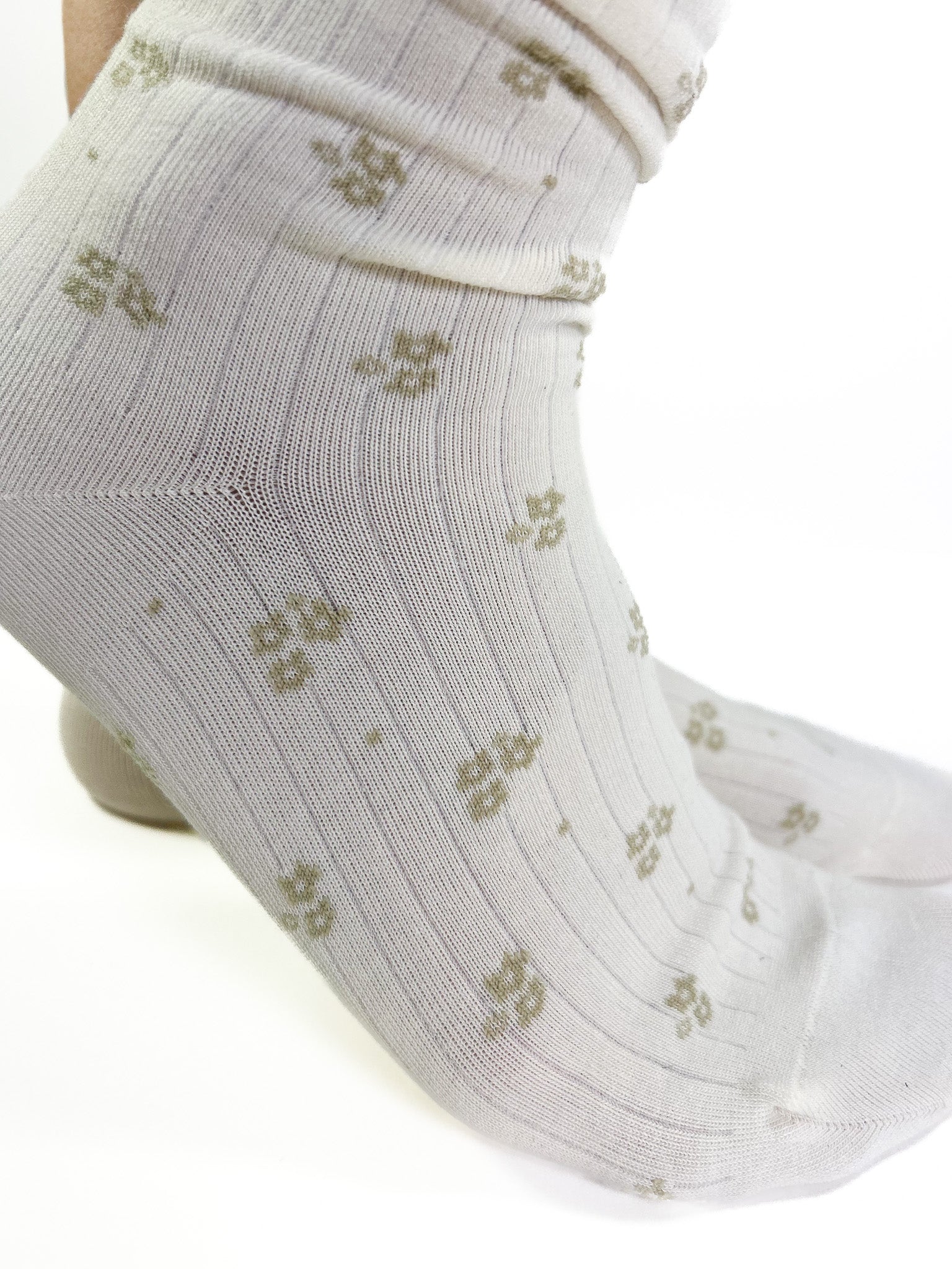 PAQUERETTE - Chaussettes Côtelées au Motif Floral Blanc