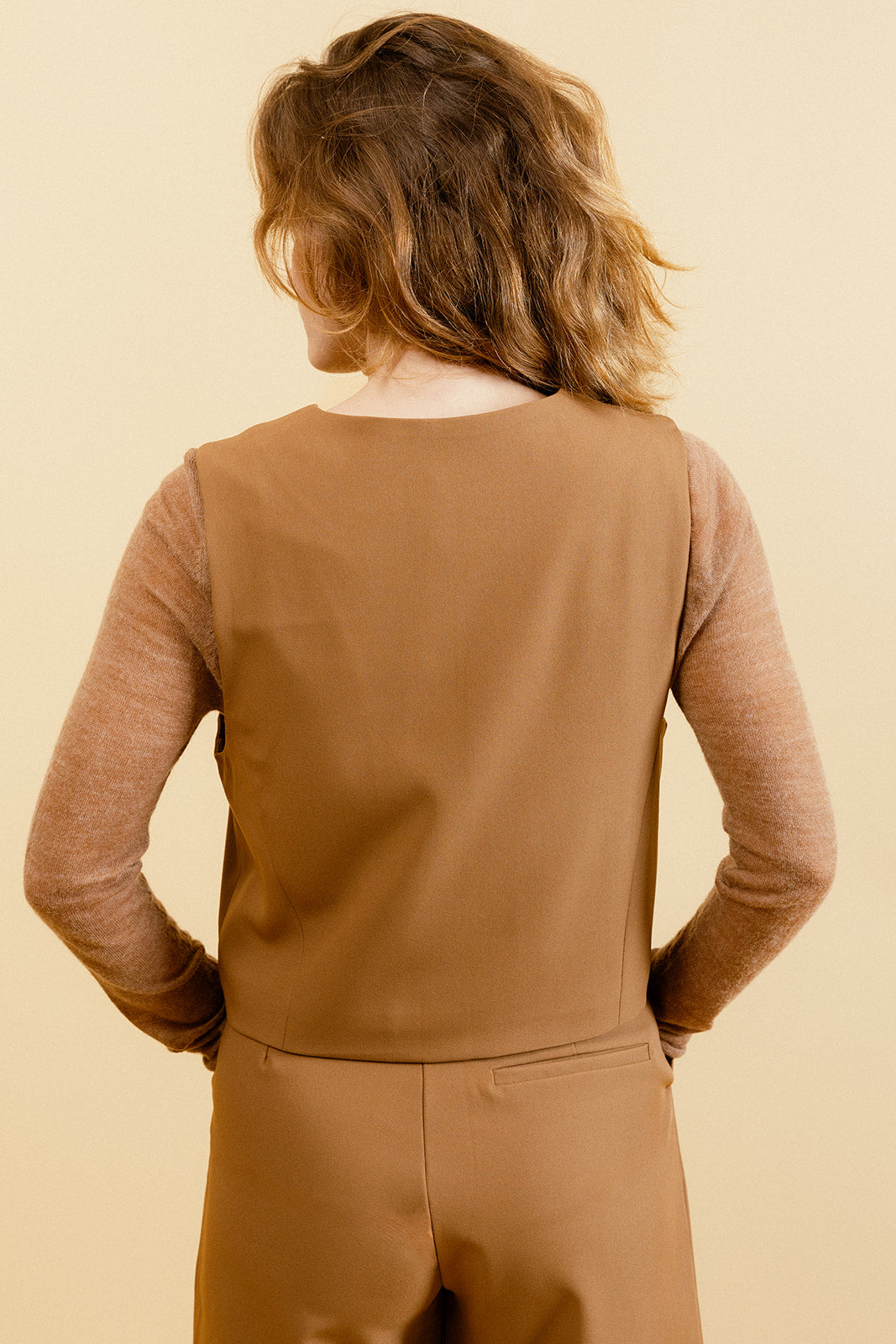 JASMINA - Veste Courte Sans Manches Femme Couleur Tabac