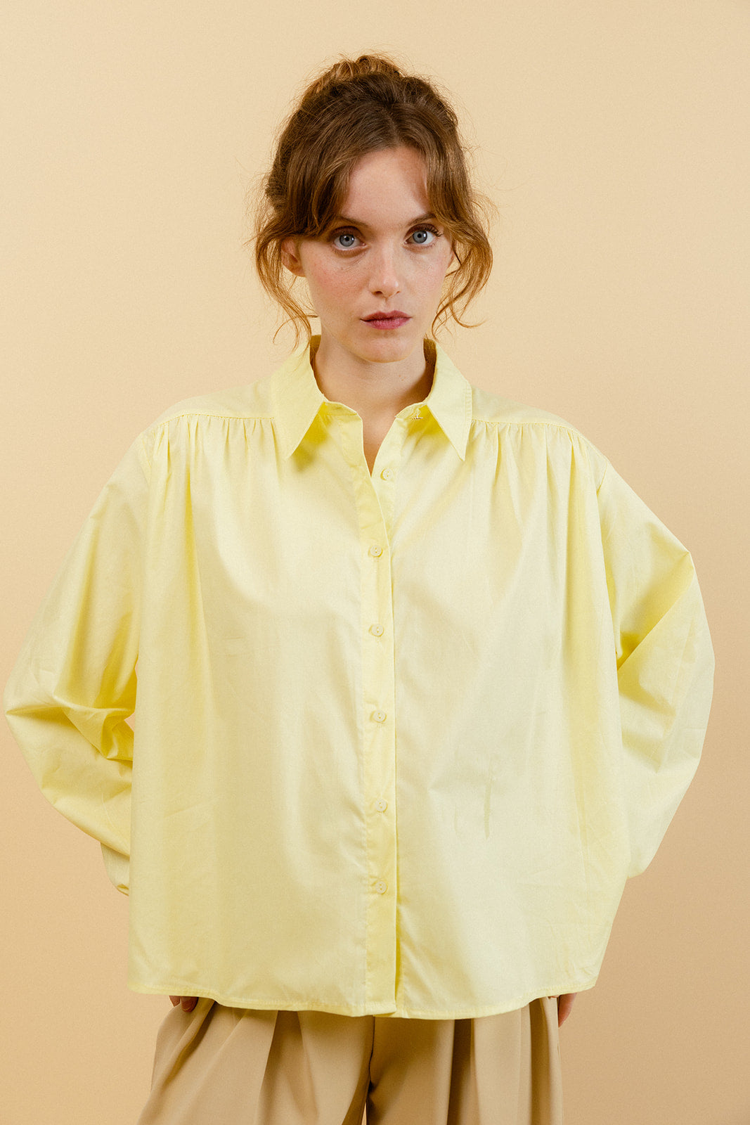 CARLOTA – Chemise Unie Jaune avec Col Français