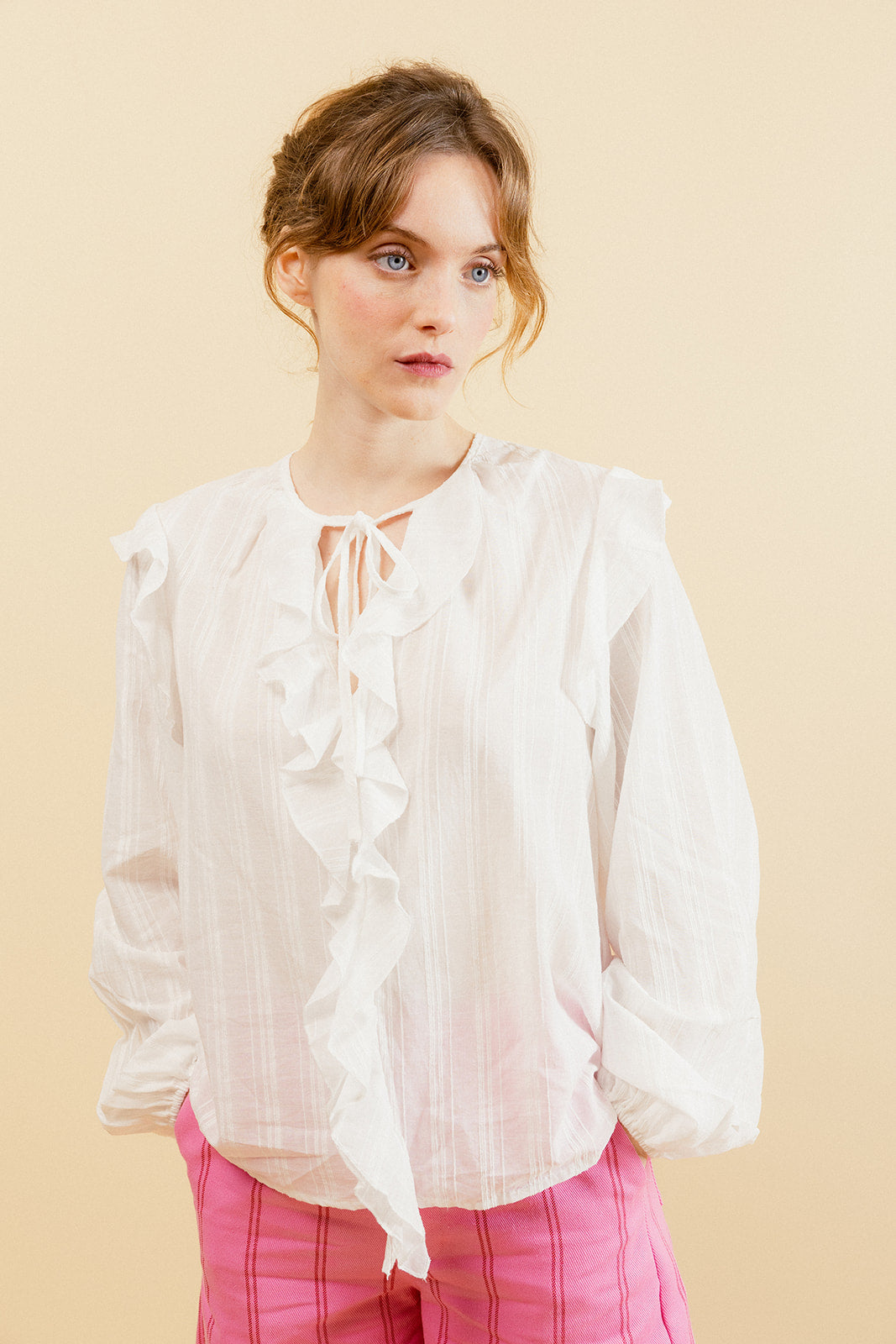 HÉLÈNE - Blouse Unie Blanche à Volants