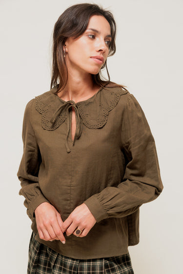 CORISANDE - Blouse Unie à Grand Col Brodé Kaki