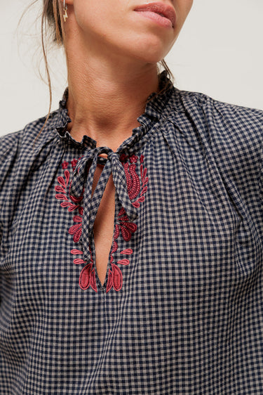 ORLINA - Blouse à Carreaux avec Broderie au Col Marine