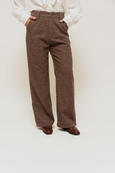 AMORIAH - Pantalon Coupe Large en Chevron Marron à Pinces