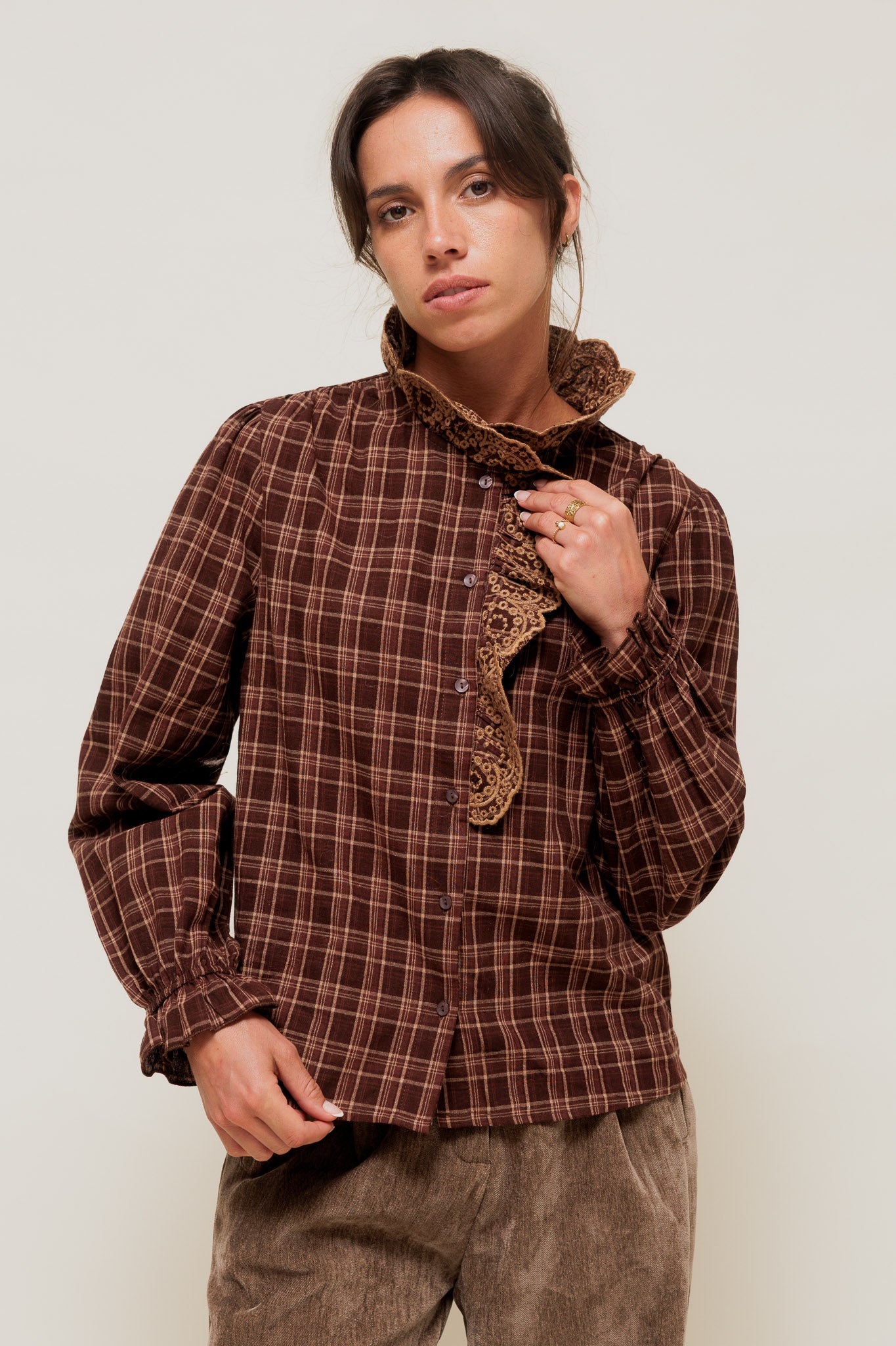 ALYSSIA - Chemise à Carreaux à Grand Col Brodé