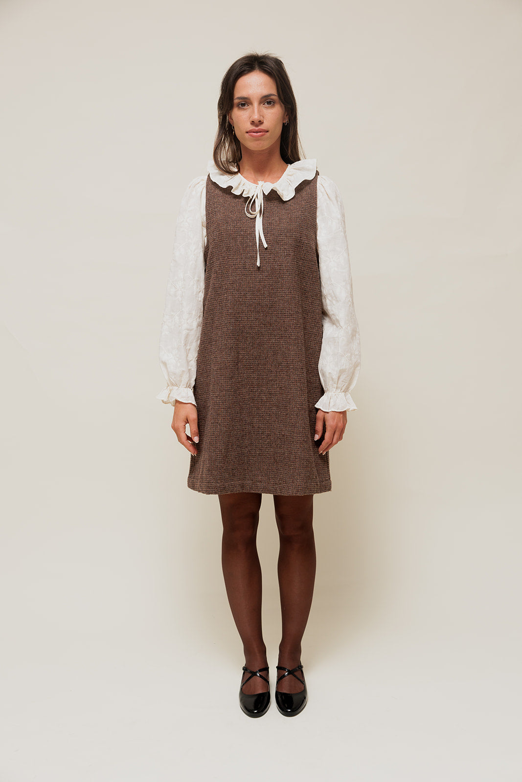 LORENCIA - Chemise Écrue Brodée à Col Volanté