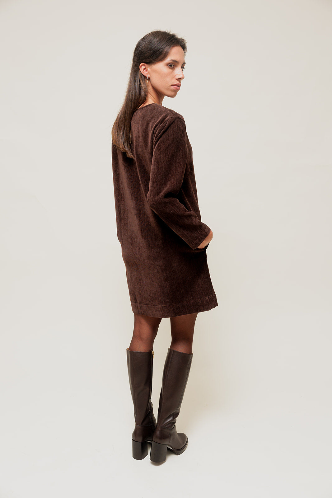 LORINE - Robe Courte Effet Velours à Manches Longues Chocolat