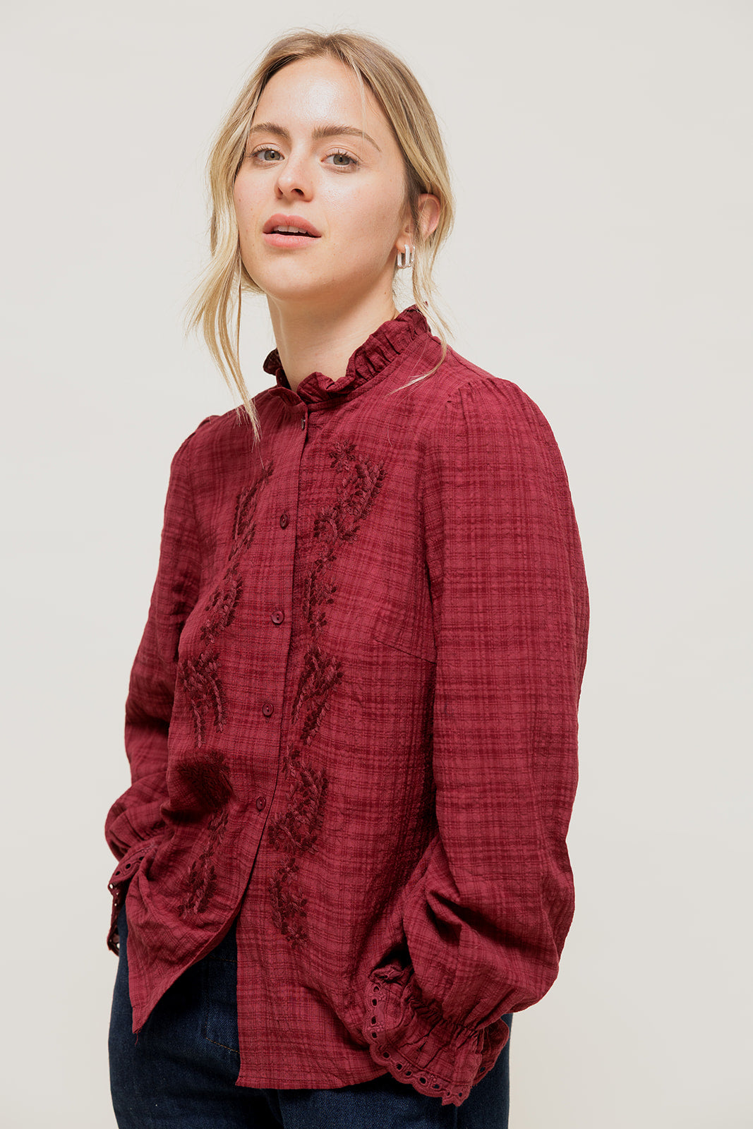 DORYNE - Chemise à Carreaux Ton sur Ton et Grand Col Brodé Bordeaux