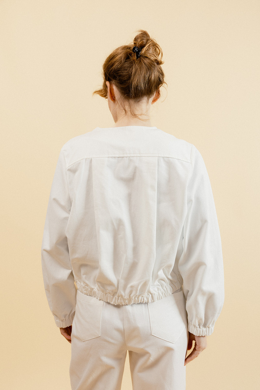 CLÉO - Veste Courte Blanche à Col Ouvert