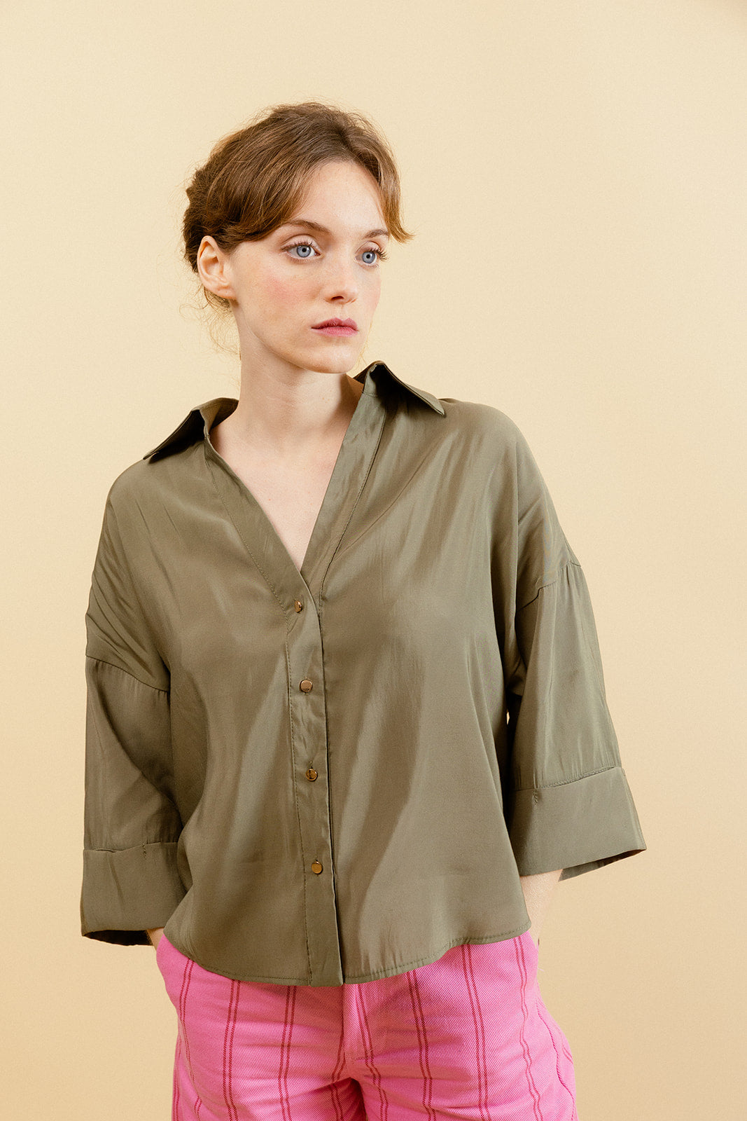 ÉLIA - Chemise Unie Kaki Femme Col V