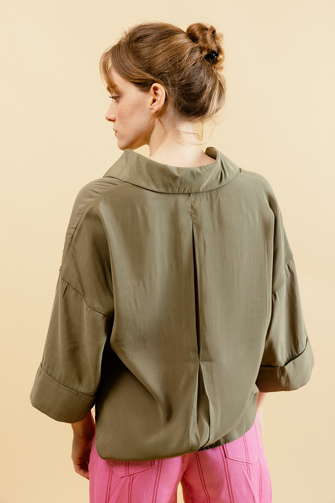 ÉLIA - Chemise Unie Kaki Femme Col V