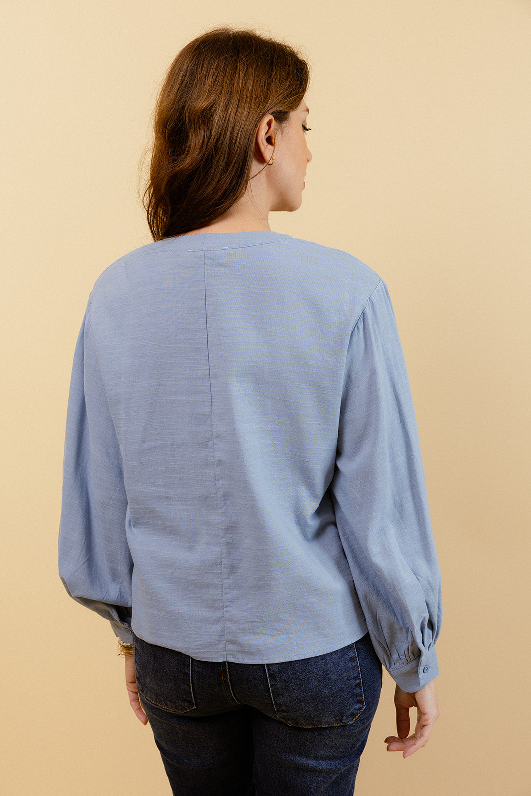 ISOLA - Chemise Unie Bleue Femme à Détails Froufrous 