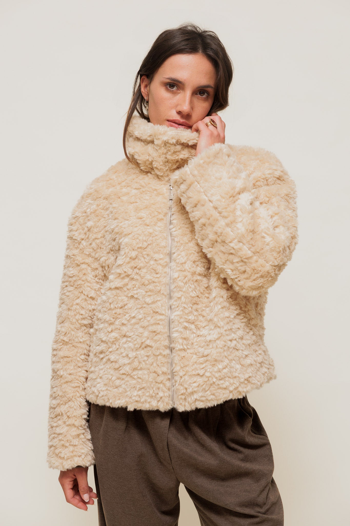 FÉLISSE - Manteau Court en Maille Bouclette Beige