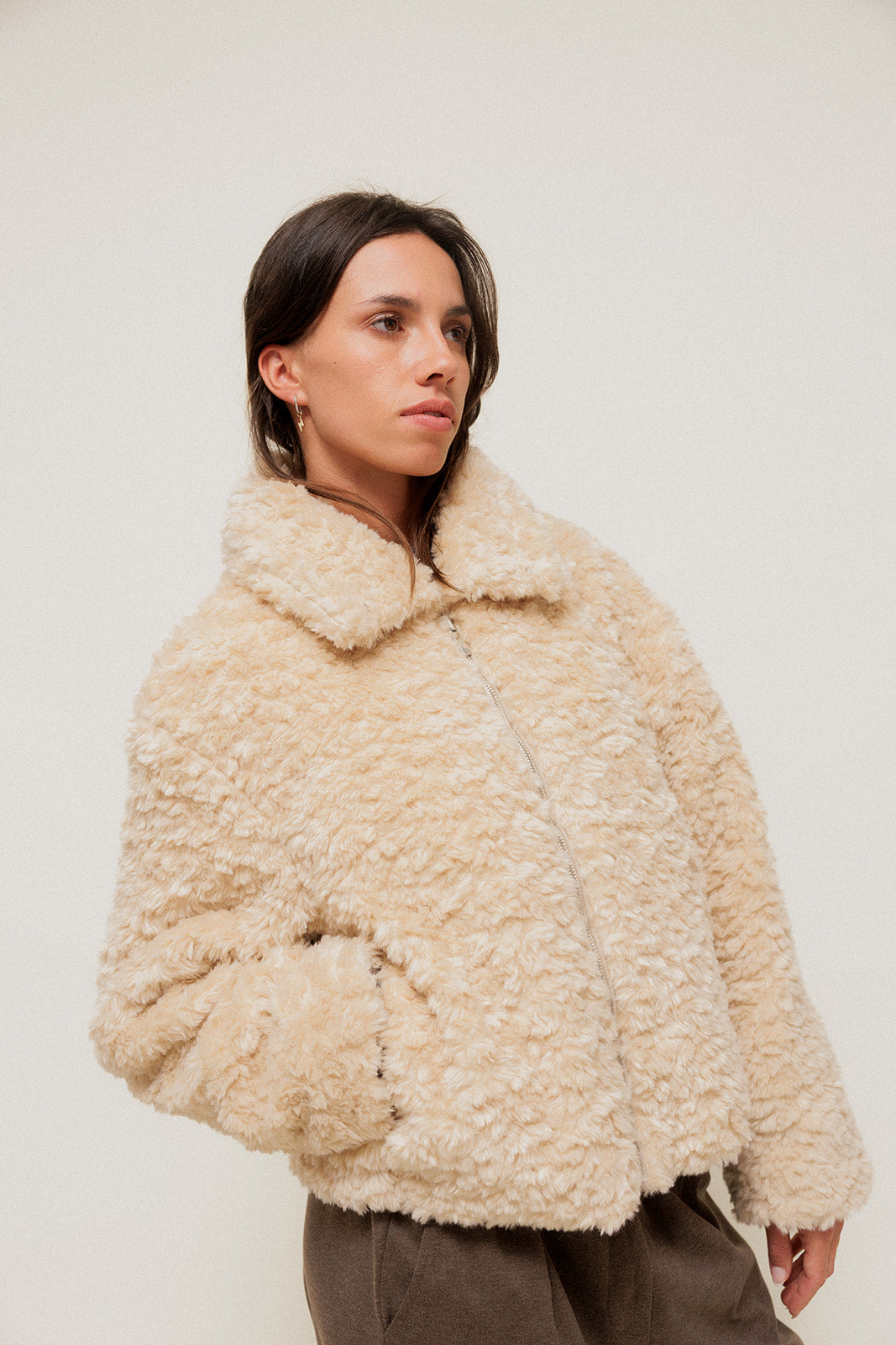FÉLISSE - Manteau Court en Maille Bouclette Beige