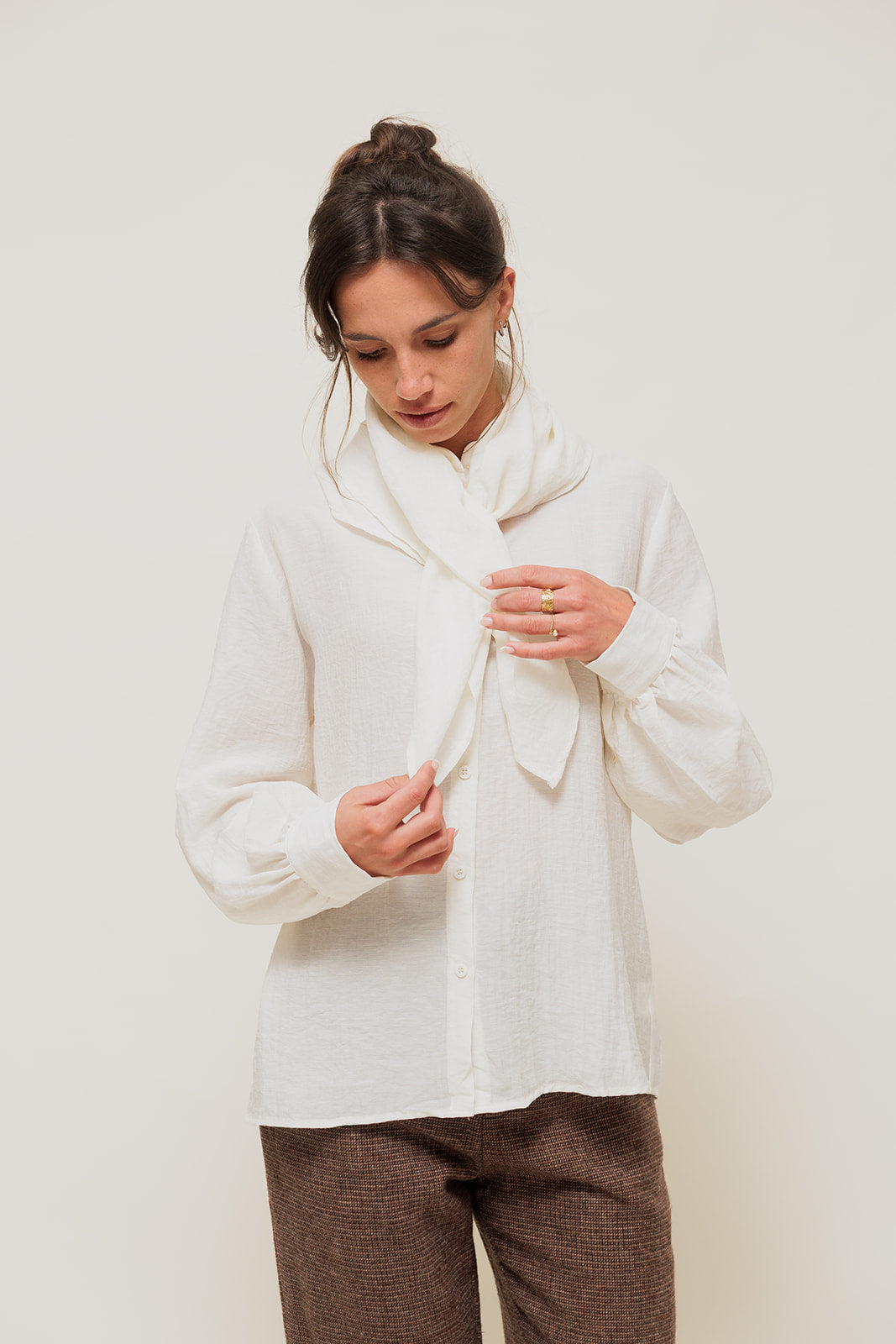 RARYNA - Chemise Fluide à Col Foulard Amovible Écru