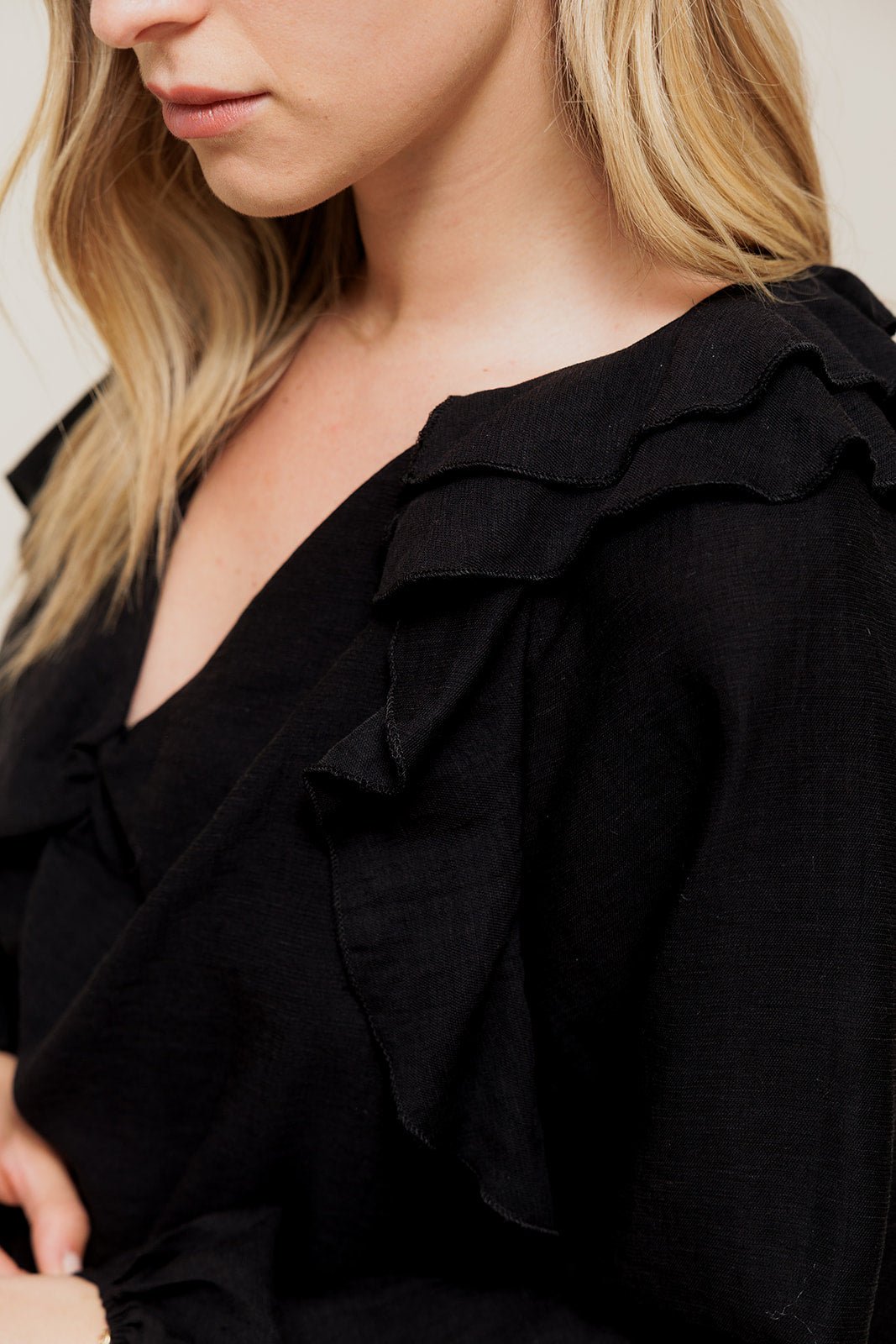 RÉLISSE - Blouse Romantique à Volants Cascade Noir