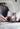 machine-a-coudre-reparer-vetement-emilie-karston